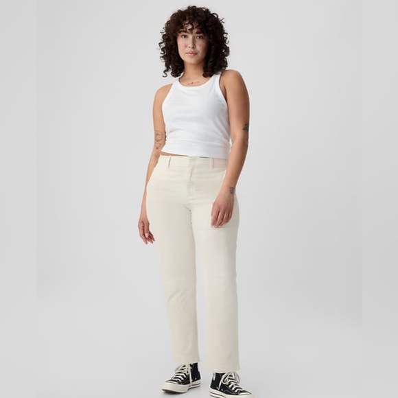 Pants - Gap Woman’s Downtown Khaki Petite Pants